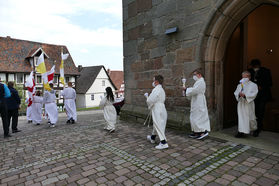 Feier der 1. Heiligen Kommunion in Sankt Crescentius (Foto: Karl-Franz Thiede)